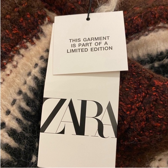 ZARA Striped Alpaca Blend
Hooded Poncho Sweater limited edition - Picture 10 of 10